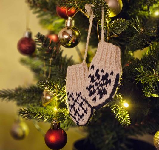 Free knitting pattern: Mini mittens