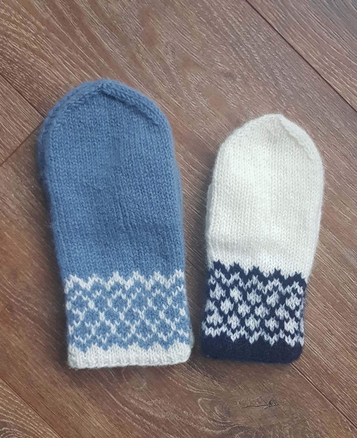 Hillside Mittens